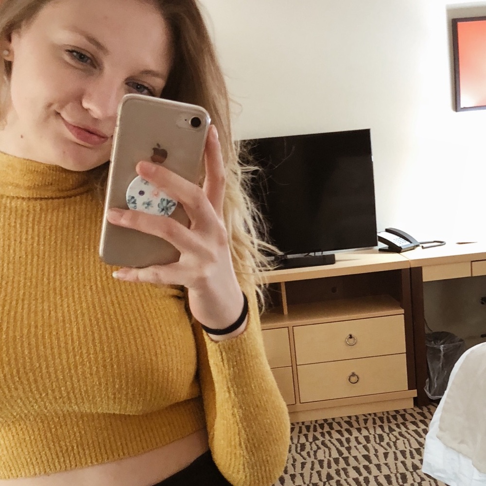 Cropped mustard turtle neck